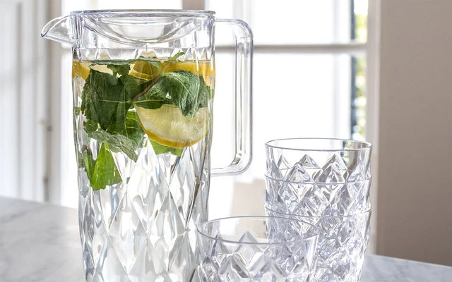 Koziol Crystal Kanne 1,6 Liter Inkl. Deckel Und 4 Becher 1 Koziol Crystal Kanne 1,6 Liter Inkl. Deckel Und 4 Becher