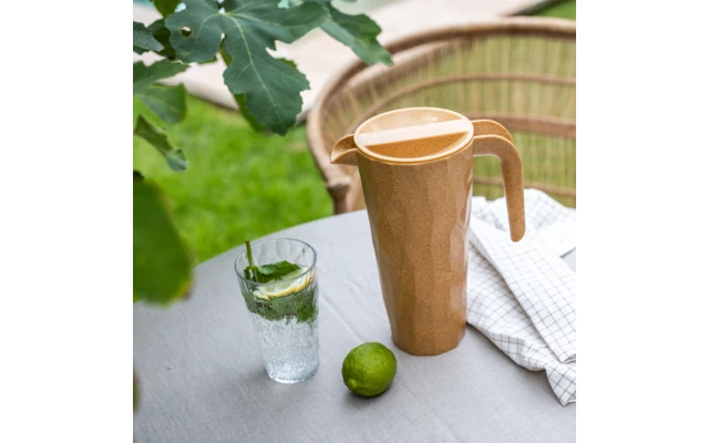 Koziol Club Pitcher Superglas Kanne Mit Deckel 1,5 Liter Nature Leaf Green 2 Koziol Club Pitcher Superglas Kanne Mit Deckel 1,5 Liter Nature Leaf Green – Bild 2